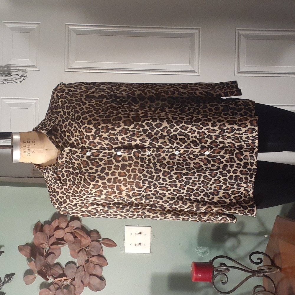 ANNEX women's leopard long sleeve button down blouse